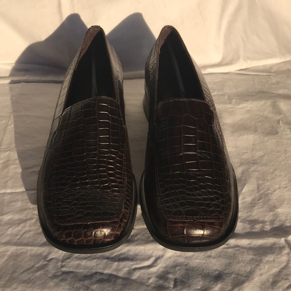 NEW Eddie Bauer Brown Crocodile Patterned Leather Loafer - Picture 3 of 14